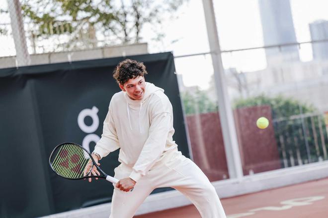 包括在全英 包括在全英