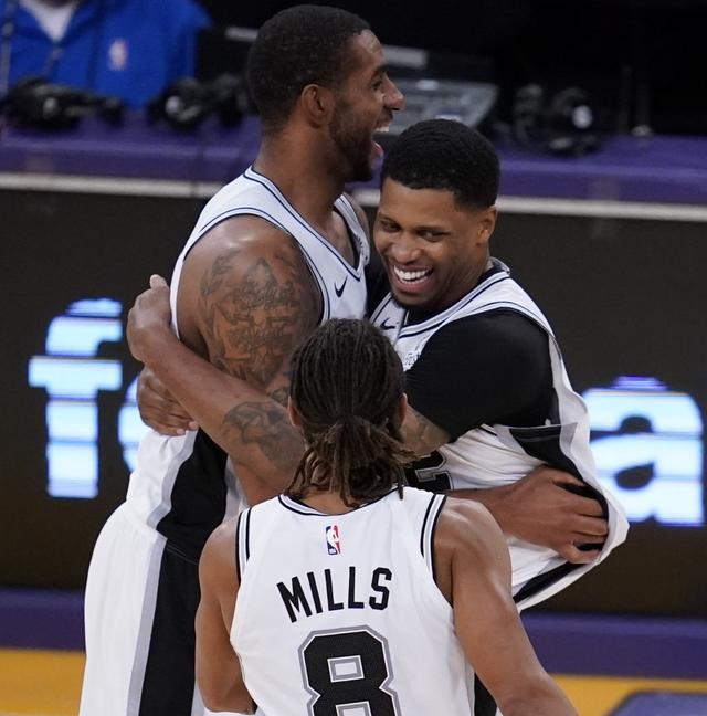 英超前两轮 英超前两轮