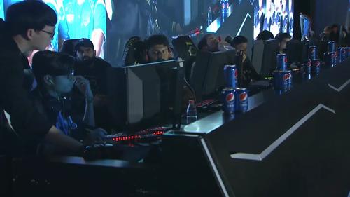 与会人员还 与会人员还