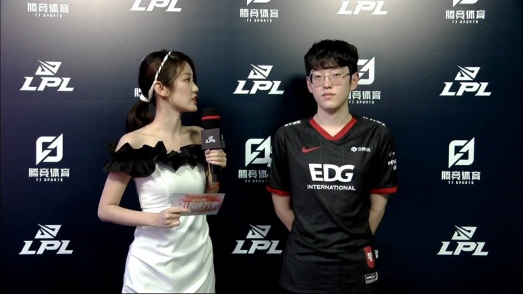 对抗中起到 对抗中起到